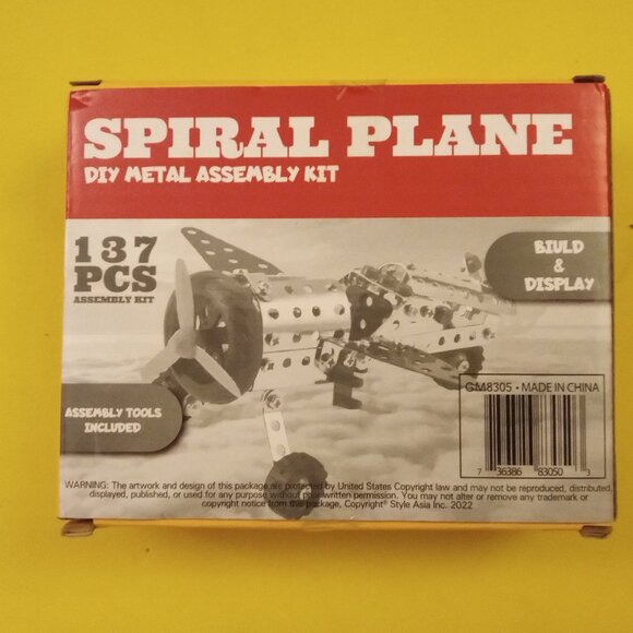 SPIRAL PLANE DIY METAL ASSEMBLY KIT. - NEW - Picture 2 of 2